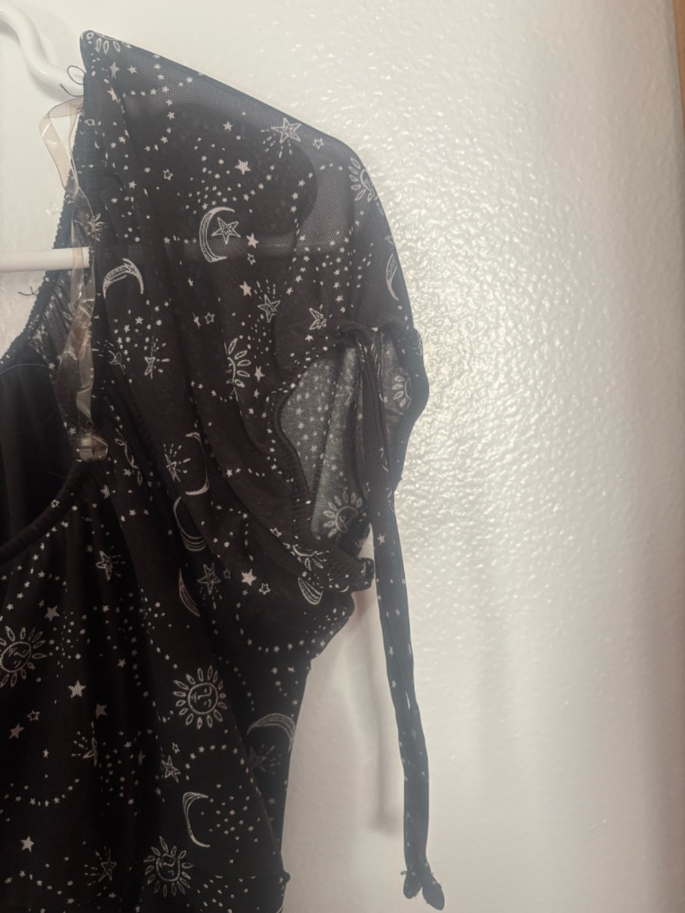 Women’s Size Medium Ultra Flirt Black Moon & Star Print Mini Dress - Picture 4 of 6